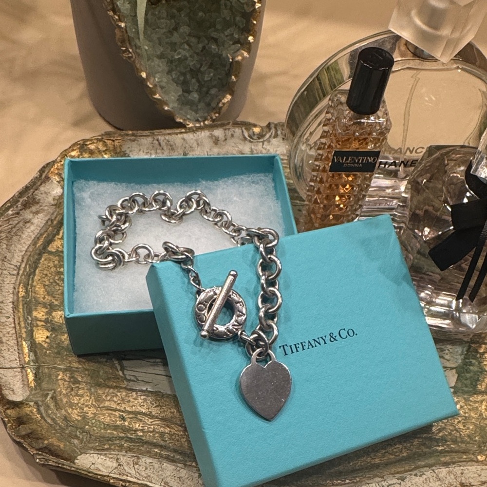 🌹Tiffany & Co. Silver Heart Toggle Necklace🌹